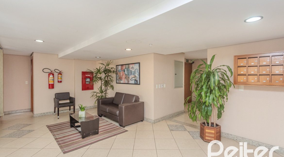 Apartamento à venda com 109m², 3 dormitórios, 1 suíte, 2 vagas, no bairro Cristal em Porto Alegre