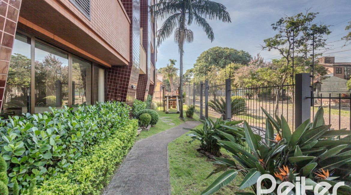 Apartamento à venda com 109m², 3 dormitórios, 1 suíte, 2 vagas, no bairro Cristal em Porto Alegre