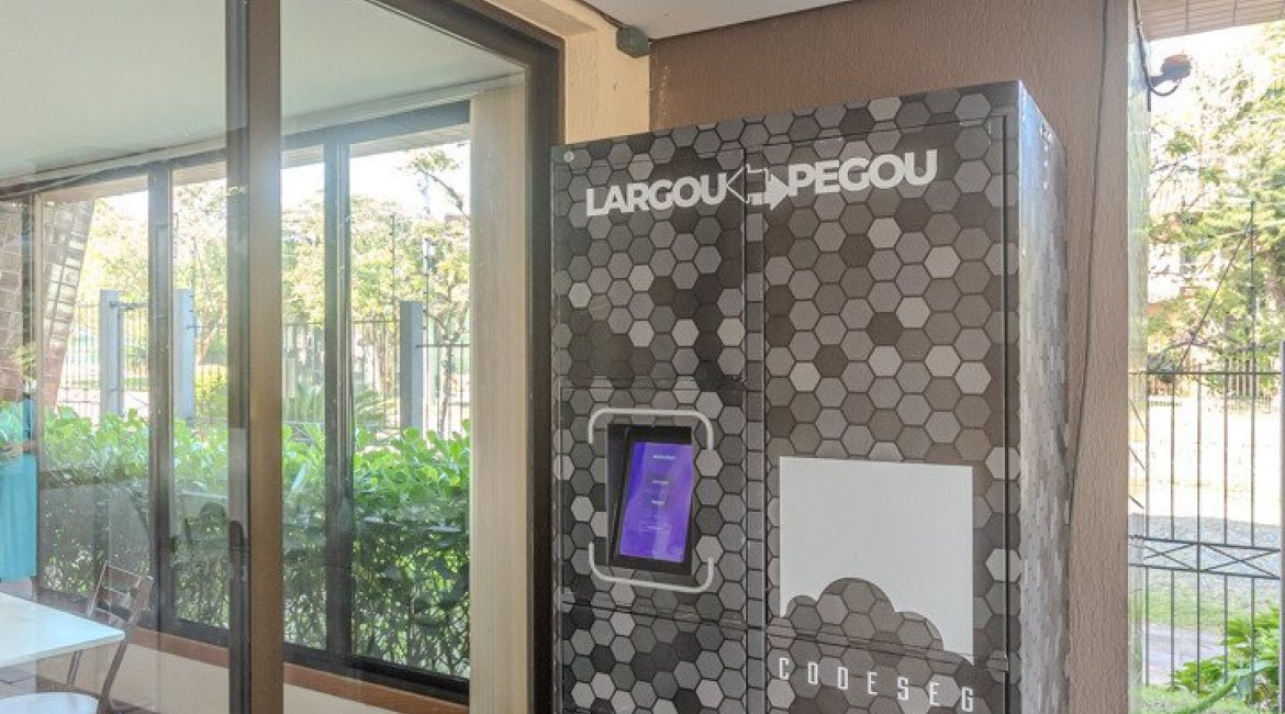 Apartamento à venda com 109m², 3 dormitórios, 1 suíte, 2 vagas, no bairro Cristal em Porto Alegre