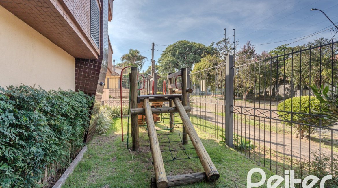 Apartamento à venda com 109m², 3 dormitórios, 1 suíte, 2 vagas, no bairro Cristal em Porto Alegre