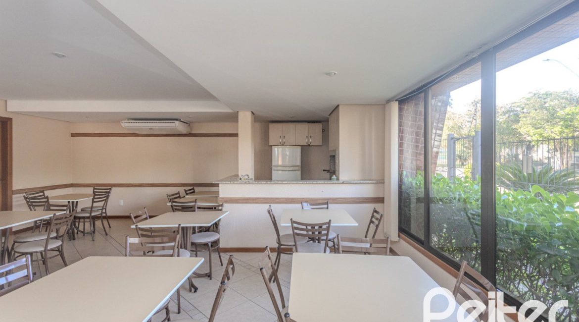 Apartamento à venda com 109m², 3 dormitórios, 1 suíte, 2 vagas, no bairro Cristal em Porto Alegre