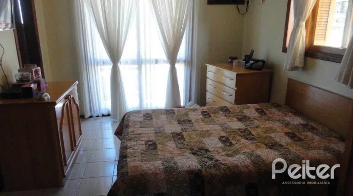 Casa à venda com 156m², 3 dormitórios, 1 suíte, 2 vagas, no bairro Espírito Santo em Porto Alegre