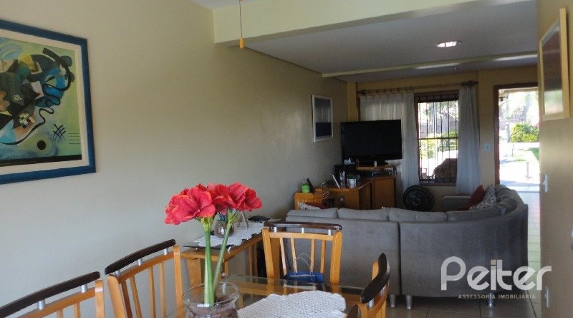 Casa à venda com 156m², 3 dormitórios, 1 suíte, 2 vagas, no bairro Espírito Santo em Porto Alegre