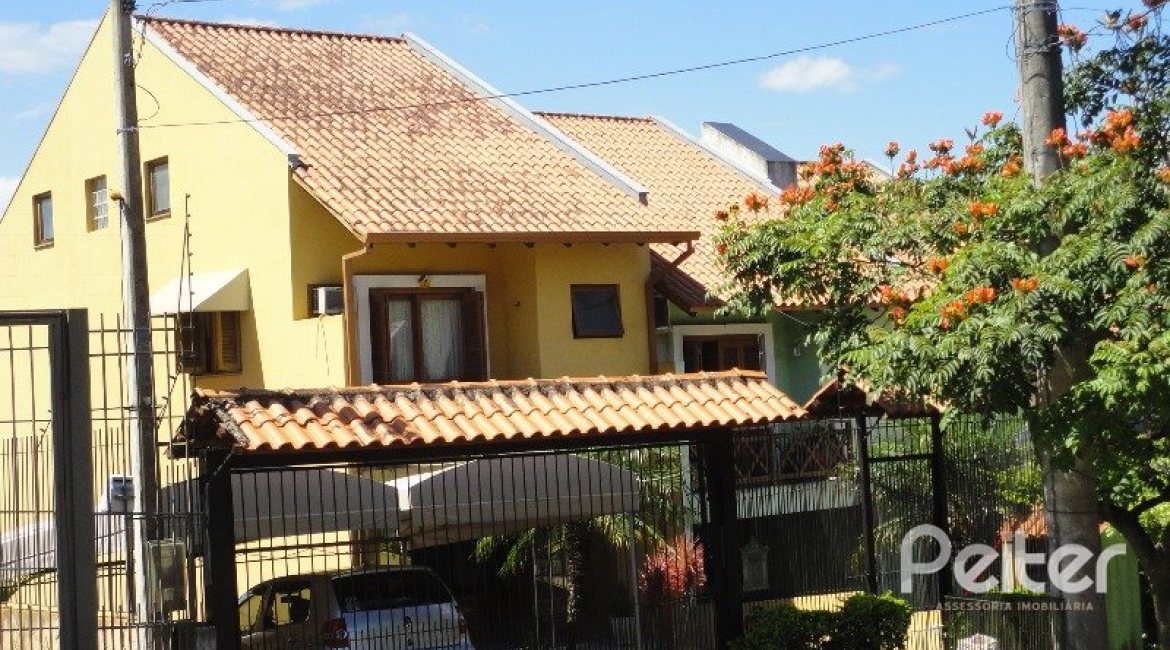 Casa à venda com 156m², 3 dormitórios, 1 suíte, 2 vagas, no bairro Espírito Santo em Porto Alegre