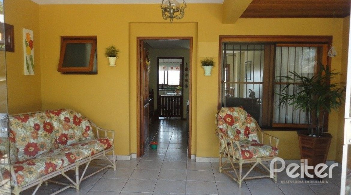 Casa à venda com 156m², 3 dormitórios, 1 suíte, 2 vagas, no bairro Espírito Santo em Porto Alegre