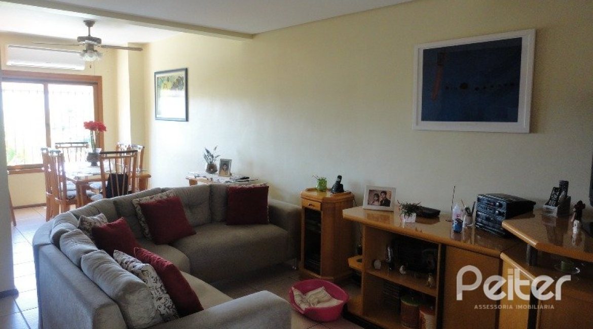 Casa à venda com 156m², 3 dormitórios, 1 suíte, 2 vagas, no bairro Espírito Santo em Porto Alegre