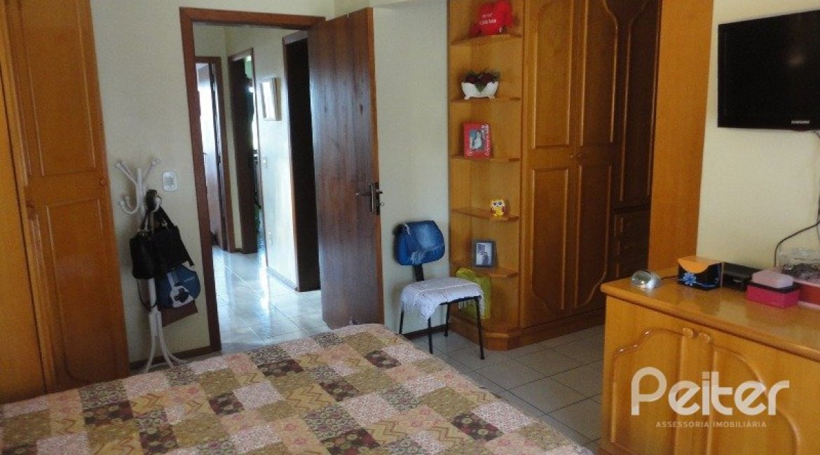 Casa à venda com 156m², 3 dormitórios, 1 suíte, 2 vagas, no bairro Espírito Santo em Porto Alegre