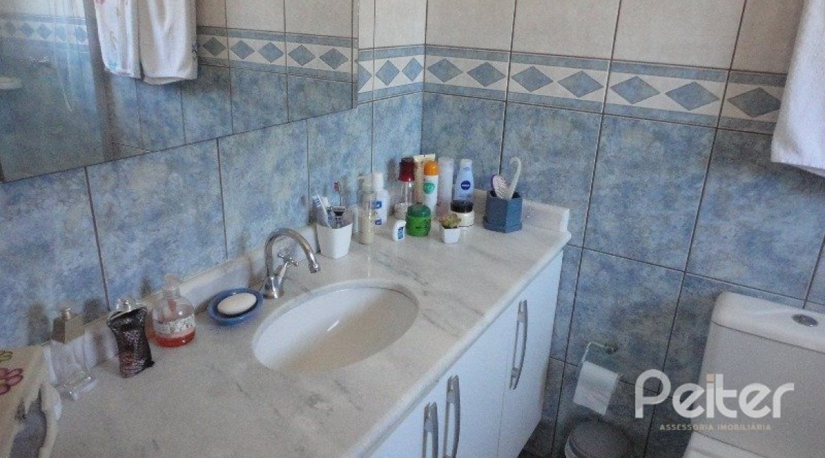 Casa à venda com 156m², 3 dormitórios, 1 suíte, 2 vagas, no bairro Espírito Santo em Porto Alegre