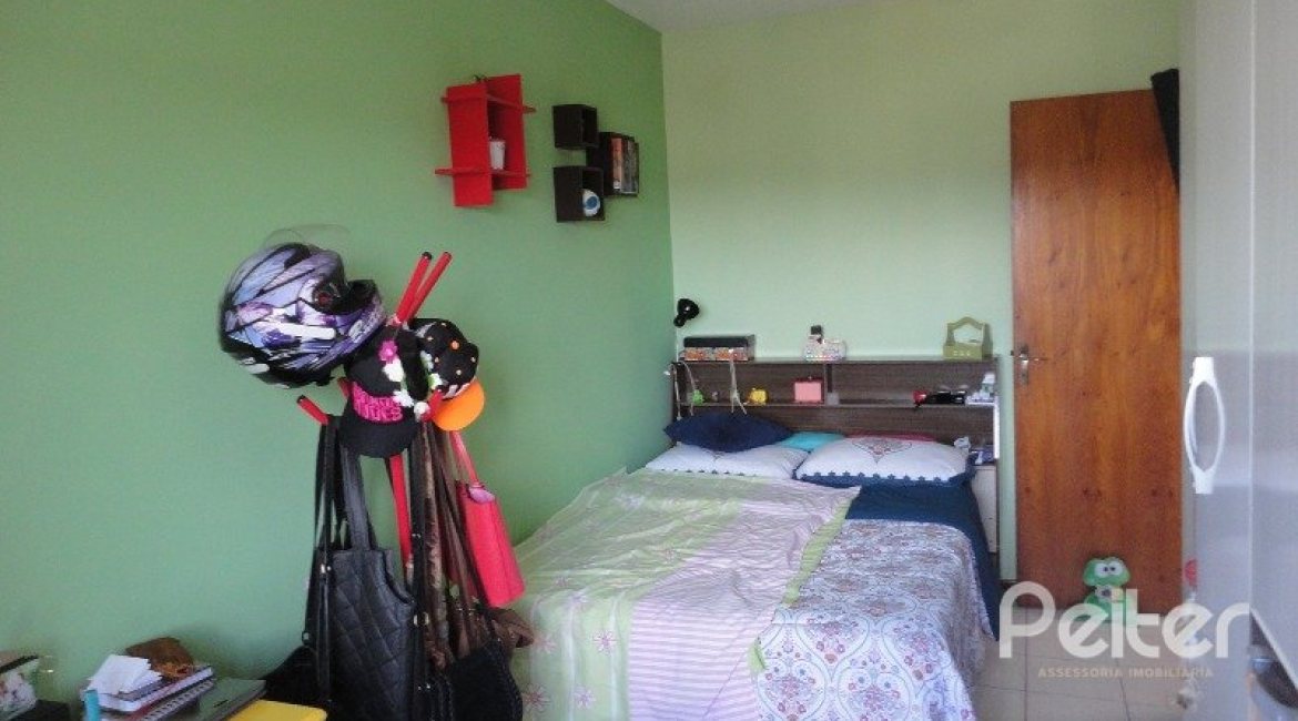 Casa à venda com 156m², 3 dormitórios, 1 suíte, 2 vagas, no bairro Espírito Santo em Porto Alegre