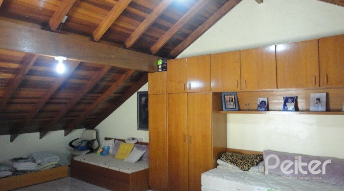 Casa à venda com 156m², 3 dormitórios, 1 suíte, 2 vagas, no bairro Espírito Santo em Porto Alegre