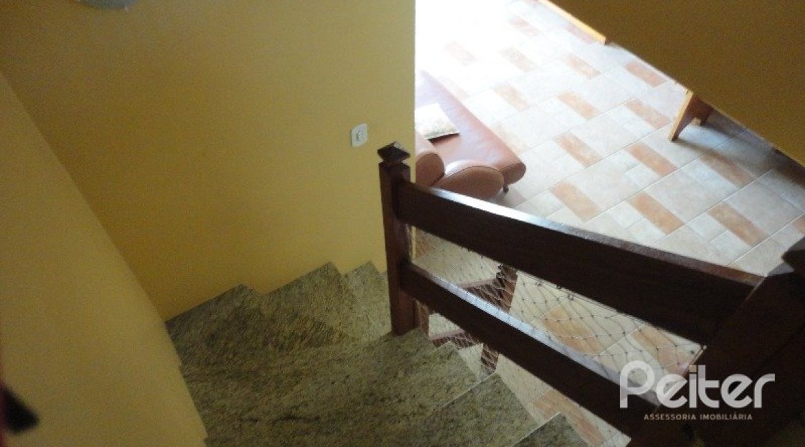 Casa à venda com 156m², 3 dormitórios, 1 suíte, 2 vagas, no bairro Espírito Santo em Porto Alegre