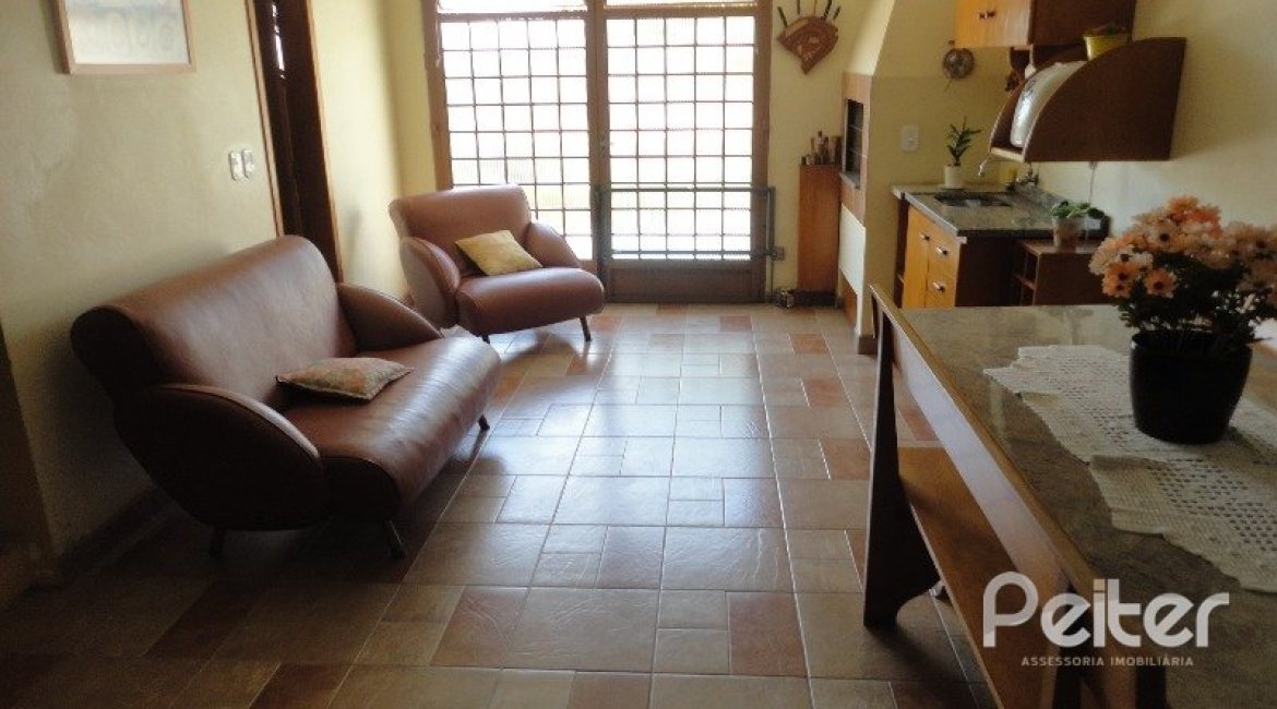 Casa à venda com 156m², 3 dormitórios, 1 suíte, 2 vagas, no bairro Espírito Santo em Porto Alegre