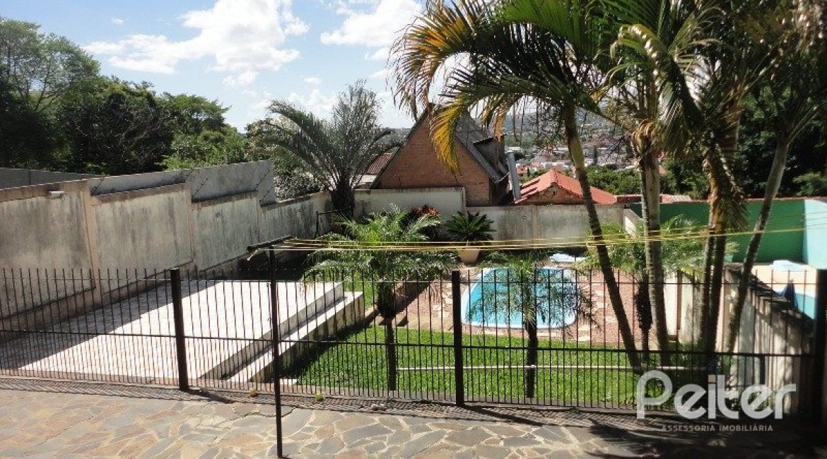 Casa à venda com 156m², 3 dormitórios, 1 suíte, 2 vagas, no bairro Espírito Santo em Porto Alegre
