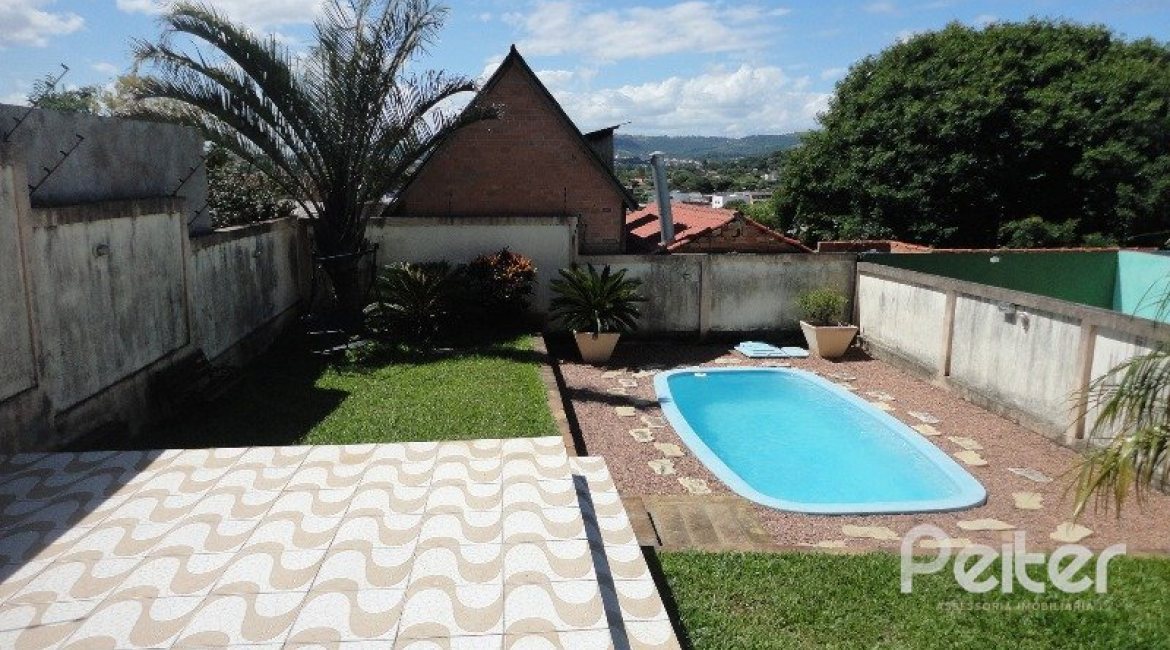 Casa à venda com 156m², 3 dormitórios, 1 suíte, 2 vagas, no bairro Espírito Santo em Porto Alegre