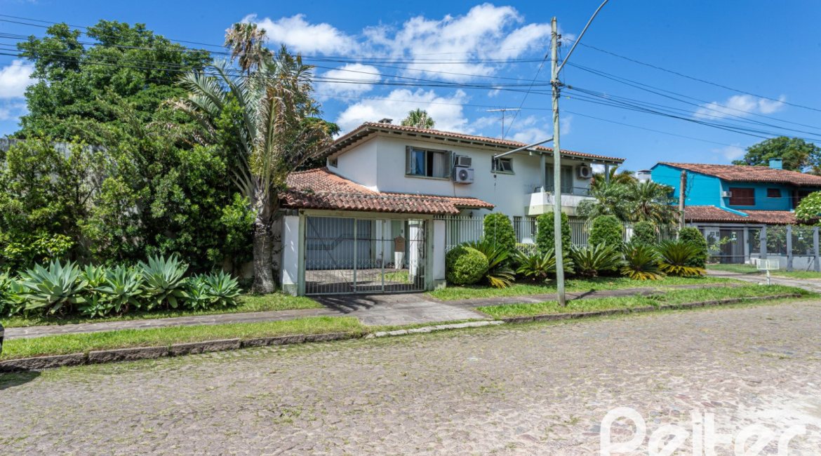 Casa à venda com 359m², 3 dormitórios, 1 suíte, 2 vagas, no bairro Ipanema em Porto Alegre