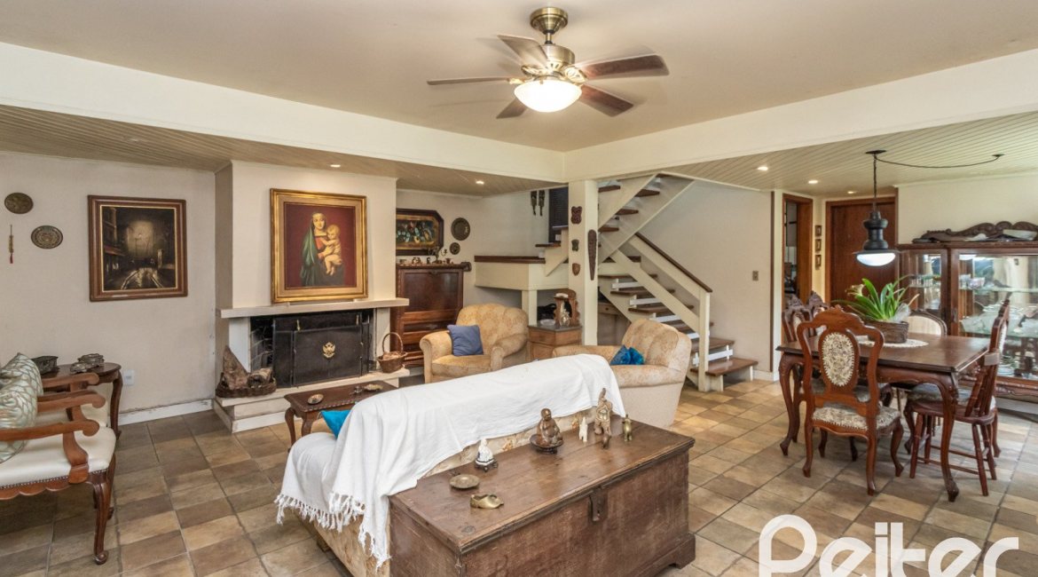 Casa à venda com 359m², 3 dormitórios, 1 suíte, 2 vagas, no bairro Ipanema em Porto Alegre