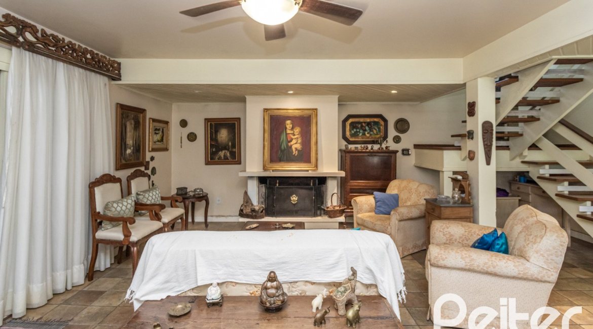 Casa à venda com 359m², 3 dormitórios, 1 suíte, 2 vagas, no bairro Ipanema em Porto Alegre