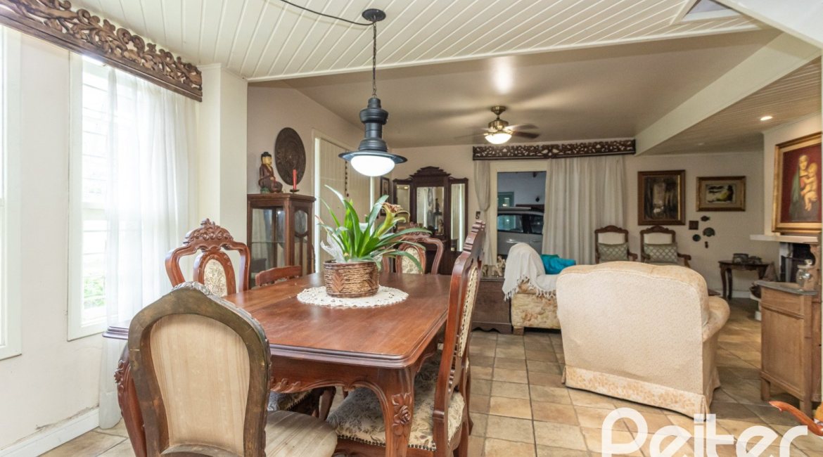 Casa à venda com 359m², 3 dormitórios, 1 suíte, 2 vagas, no bairro Ipanema em Porto Alegre