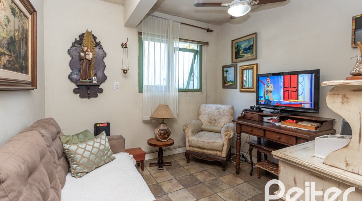 Casa à venda com 359m², 3 dormitórios, 1 suíte, 2 vagas, no bairro Ipanema em Porto Alegre