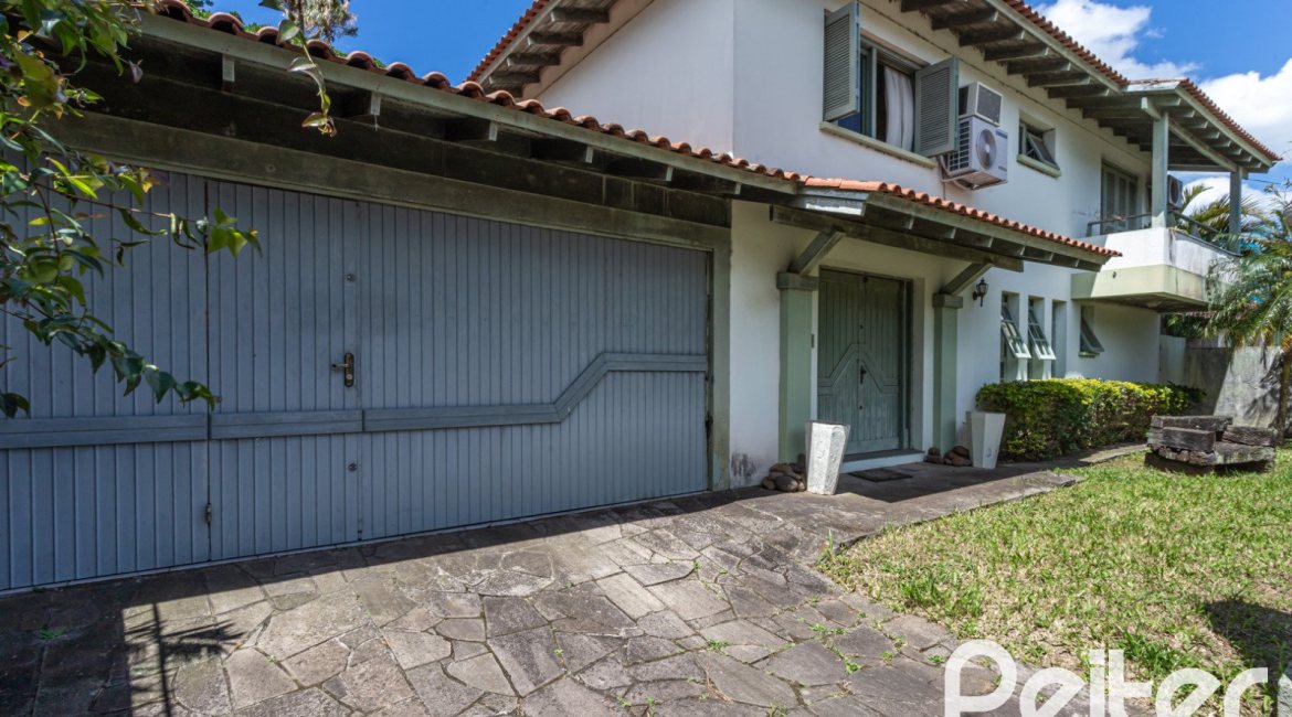 Casa à venda com 359m², 3 dormitórios, 1 suíte, 2 vagas, no bairro Ipanema em Porto Alegre