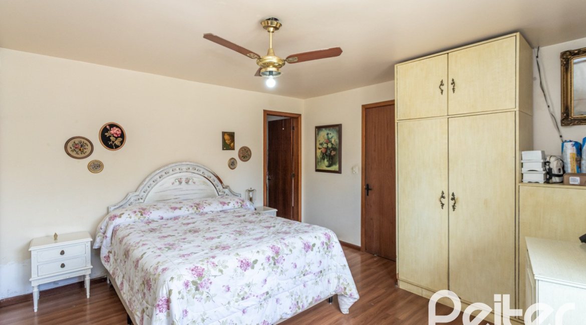 Casa à venda com 359m², 3 dormitórios, 1 suíte, 2 vagas, no bairro Ipanema em Porto Alegre