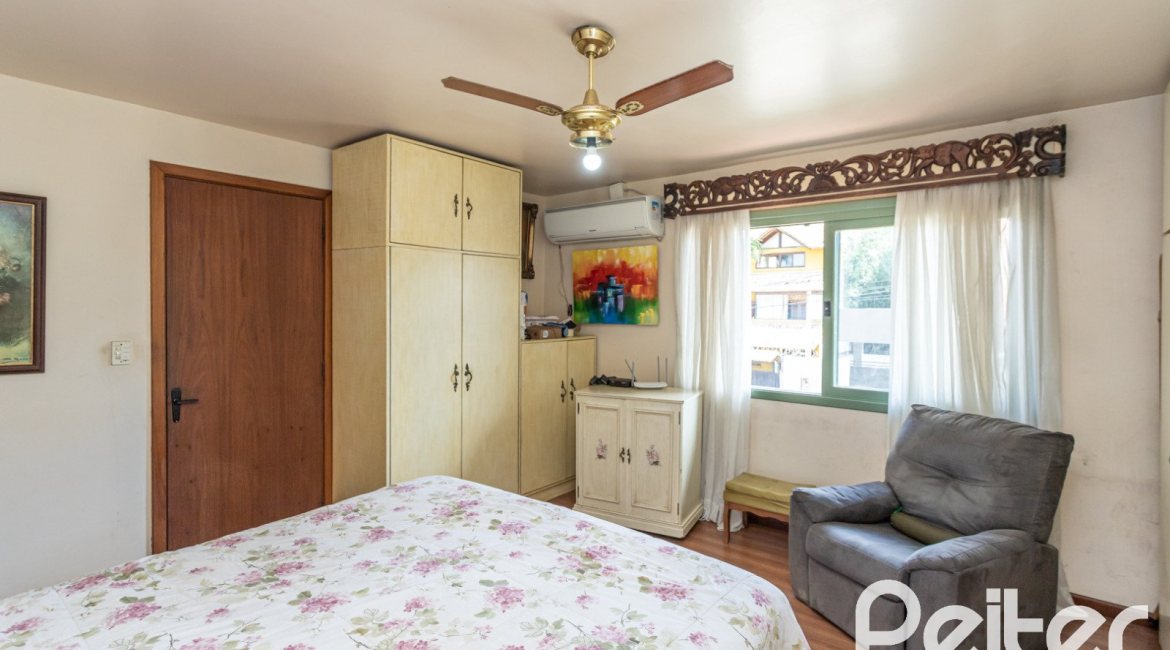 Casa à venda com 359m², 3 dormitórios, 1 suíte, 2 vagas, no bairro Ipanema em Porto Alegre