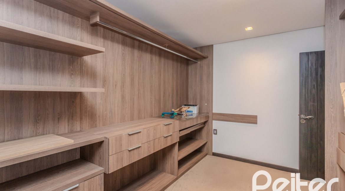 Casa em Condomínio à venda com 493m², 5 dormitórios, 5 suítes, 4 vagas, no bairro Terra Ville em Porto Alegre