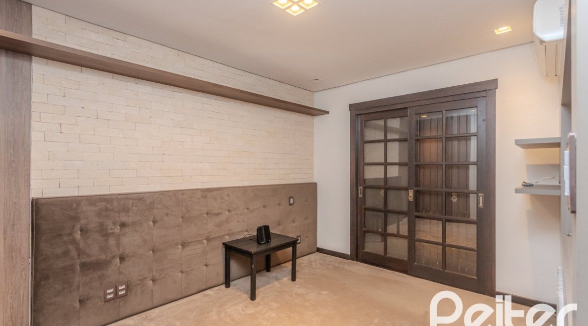 Casa em Condomínio à venda com 493m², 5 dormitórios, 5 suítes, 4 vagas, no bairro Terra Ville em Porto Alegre