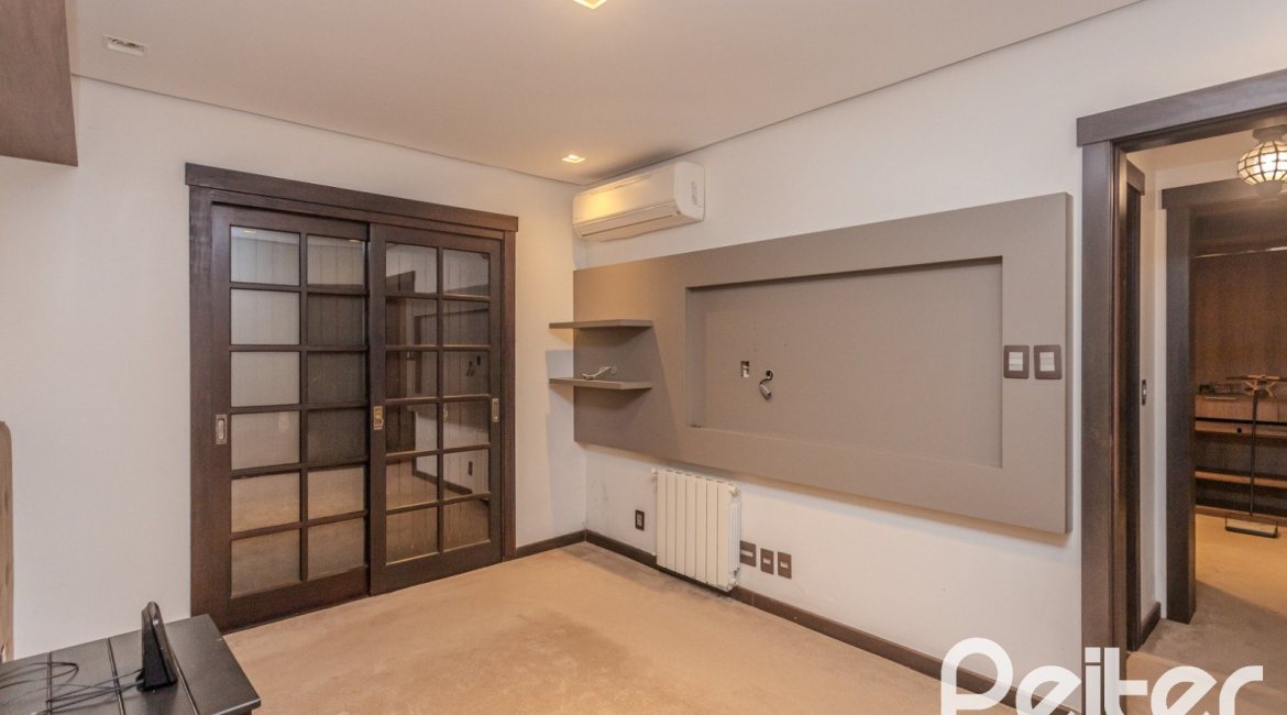 Casa em Condomínio à venda com 493m², 5 dormitórios, 5 suítes, 4 vagas, no bairro Terra Ville em Porto Alegre