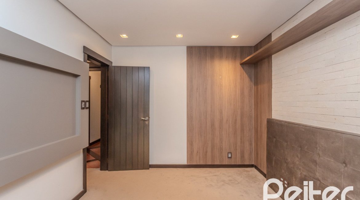 Casa em Condomínio à venda com 493m², 5 dormitórios, 5 suítes, 4 vagas, no bairro Terra Ville em Porto Alegre