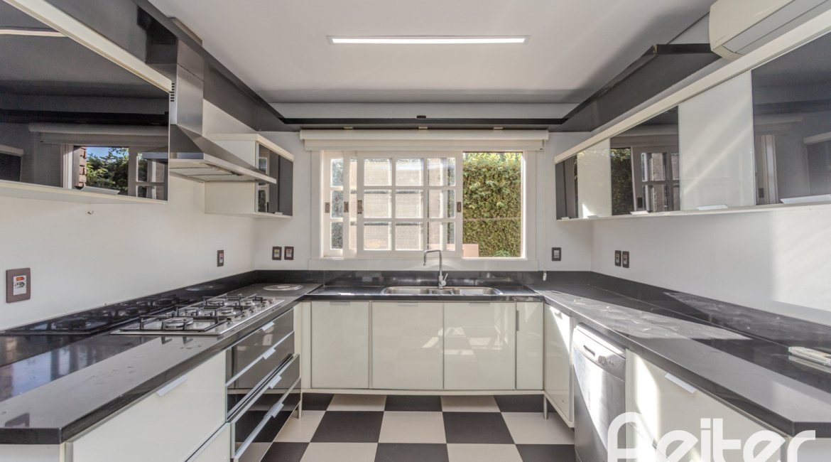 Casa em Condomínio à venda com 493m², 5 dormitórios, 5 suítes, 4 vagas, no bairro Terra Ville em Porto Alegre