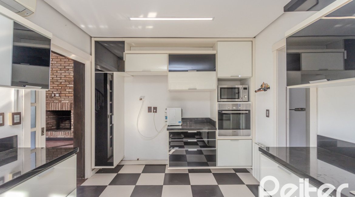 Casa em Condomínio à venda com 493m², 5 dormitórios, 5 suítes, 4 vagas, no bairro Terra Ville em Porto Alegre