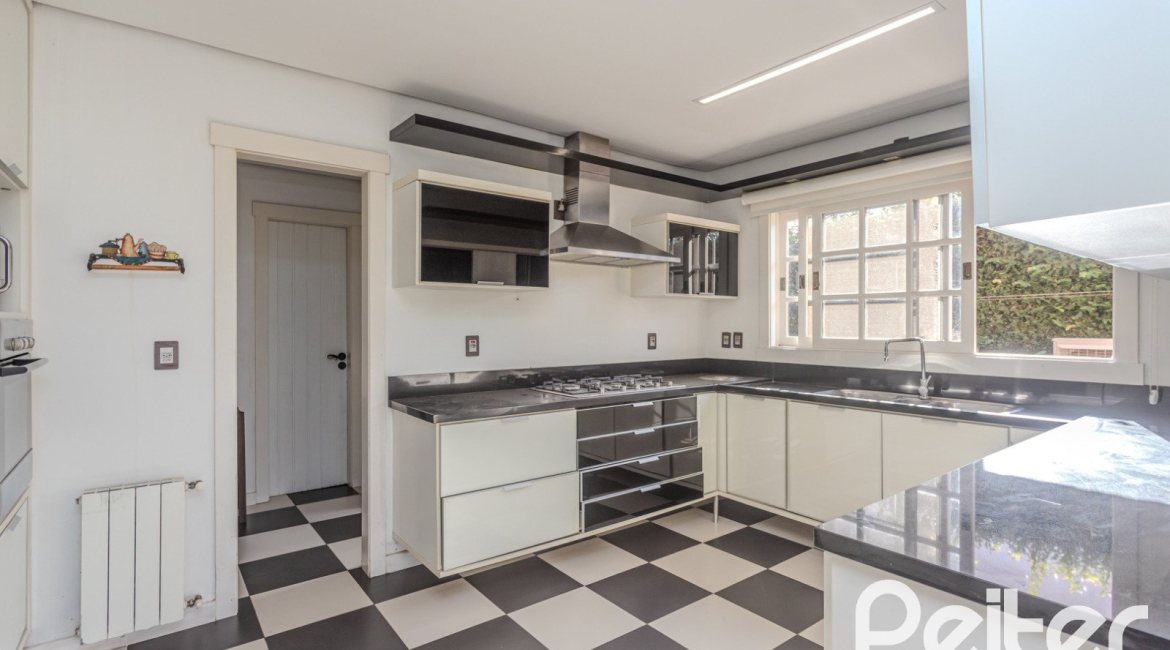 Casa em Condomínio à venda com 493m², 5 dormitórios, 5 suítes, 4 vagas, no bairro Terra Ville em Porto Alegre