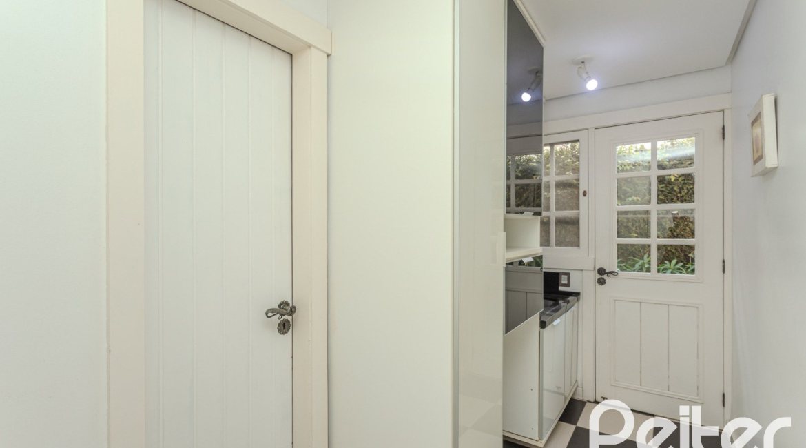 Casa em Condomínio à venda com 493m², 5 dormitórios, 5 suítes, 4 vagas, no bairro Terra Ville em Porto Alegre
