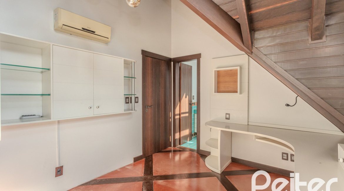 Casa em Condomínio à venda com 493m², 5 dormitórios, 5 suítes, 4 vagas, no bairro Terra Ville em Porto Alegre