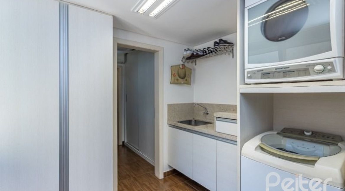 Apartamento à venda com 122m², 3 dormitórios, 1 suíte, 2 vagas, no bairro Ipanema em Porto Alegre