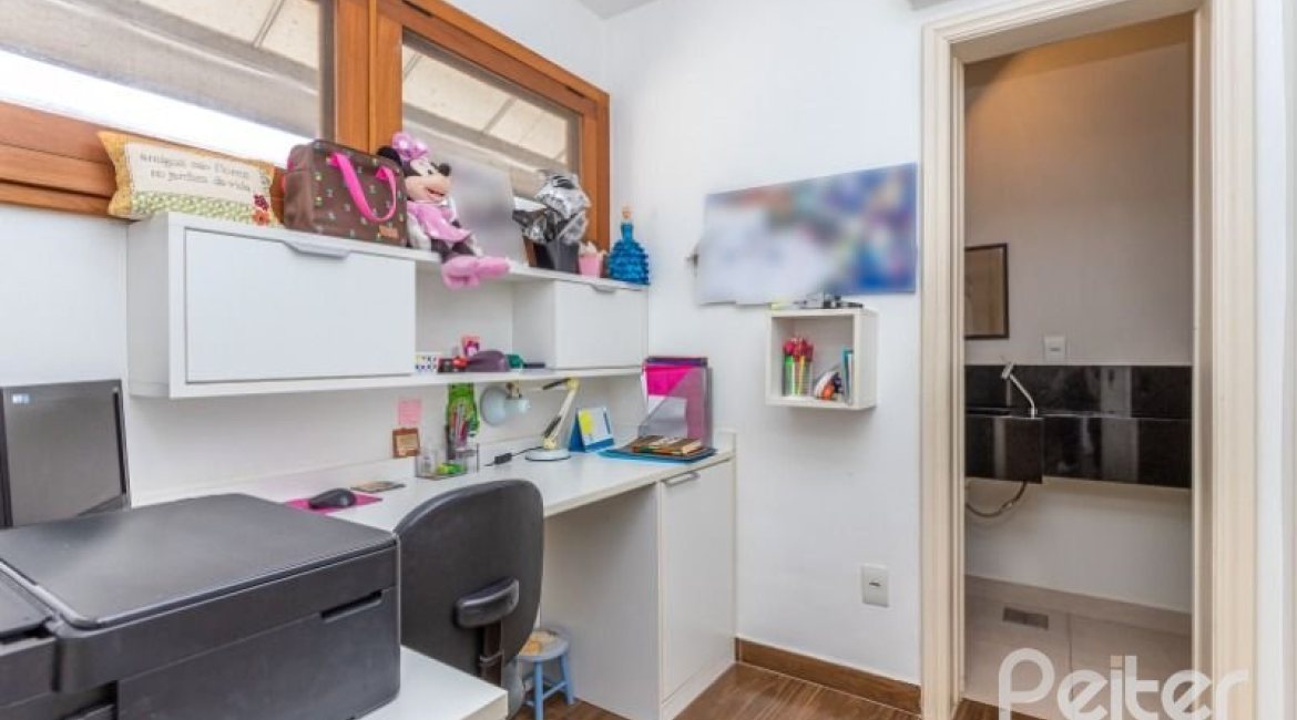 Apartamento à venda com 122m², 3 dormitórios, 1 suíte, 2 vagas, no bairro Ipanema em Porto Alegre
