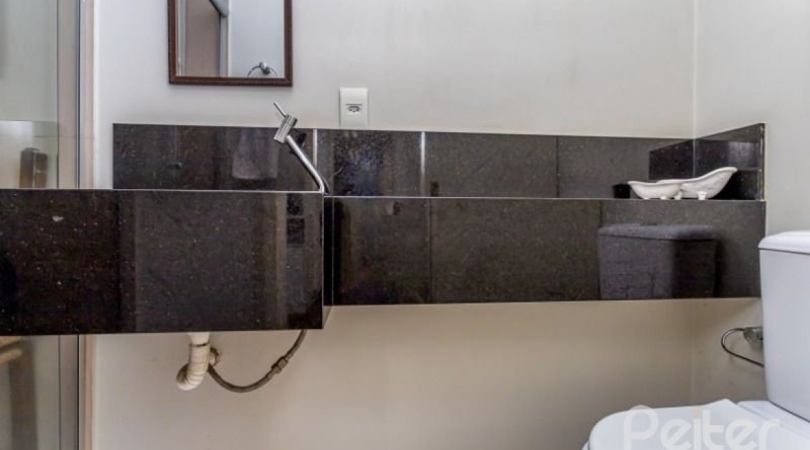 Apartamento à venda com 122m², 3 dormitórios, 1 suíte, 2 vagas, no bairro Ipanema em Porto Alegre