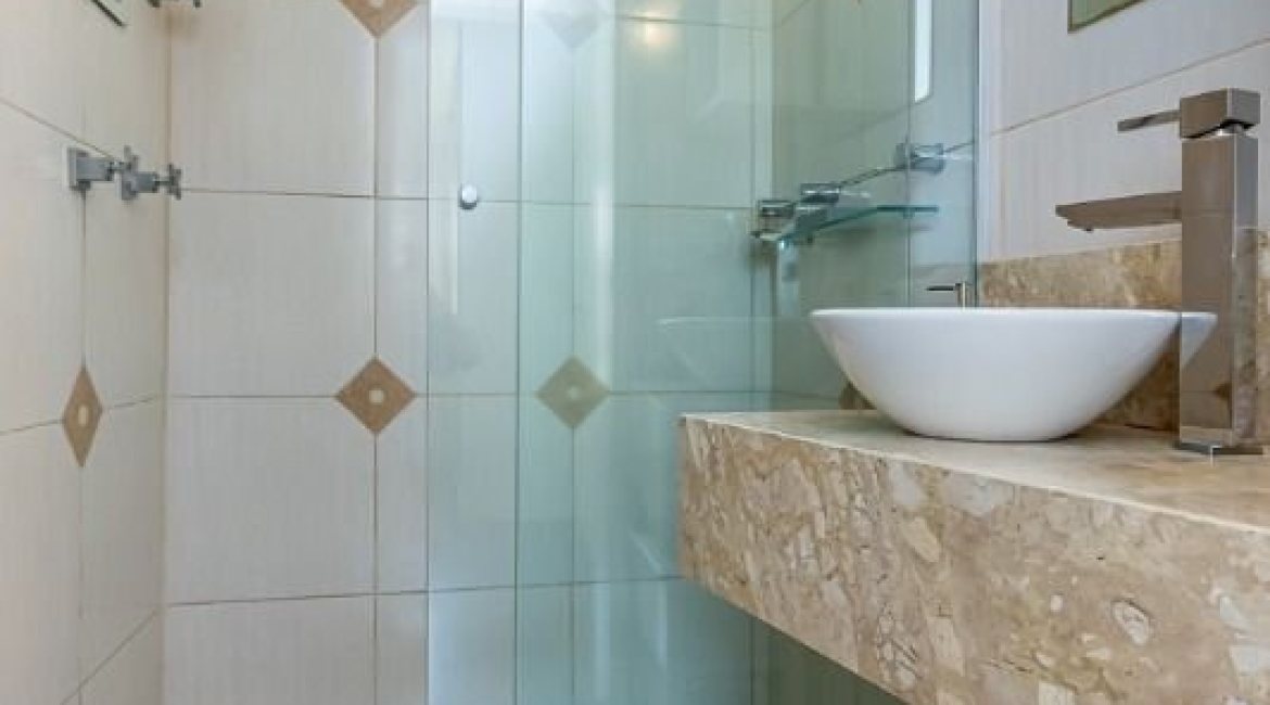 Apartamento à venda com 122m², 3 dormitórios, 1 suíte, 2 vagas, no bairro Ipanema em Porto Alegre