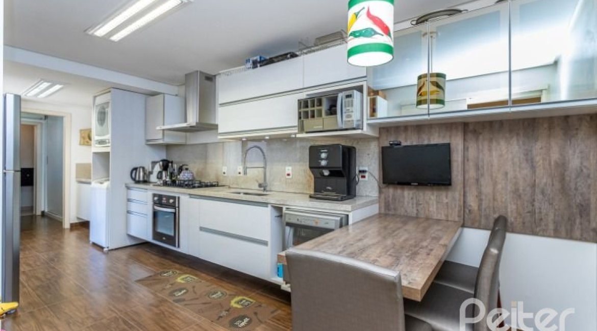 Apartamento à venda com 122m², 3 dormitórios, 1 suíte, 2 vagas, no bairro Ipanema em Porto Alegre