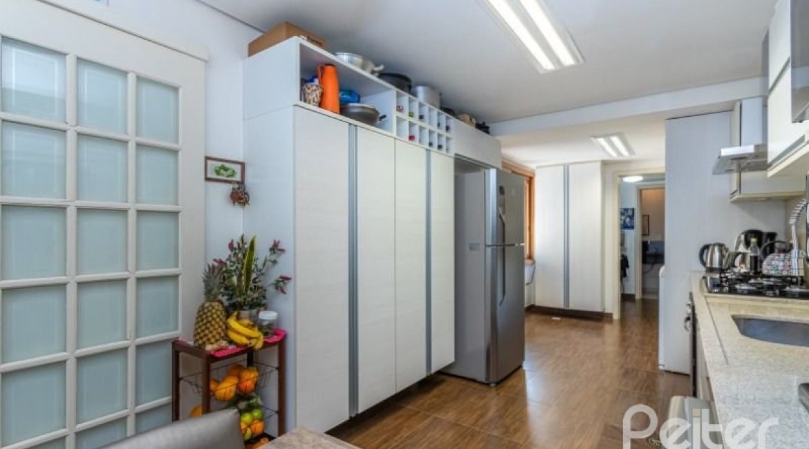 Apartamento à venda com 122m², 3 dormitórios, 1 suíte, 2 vagas, no bairro Ipanema em Porto Alegre