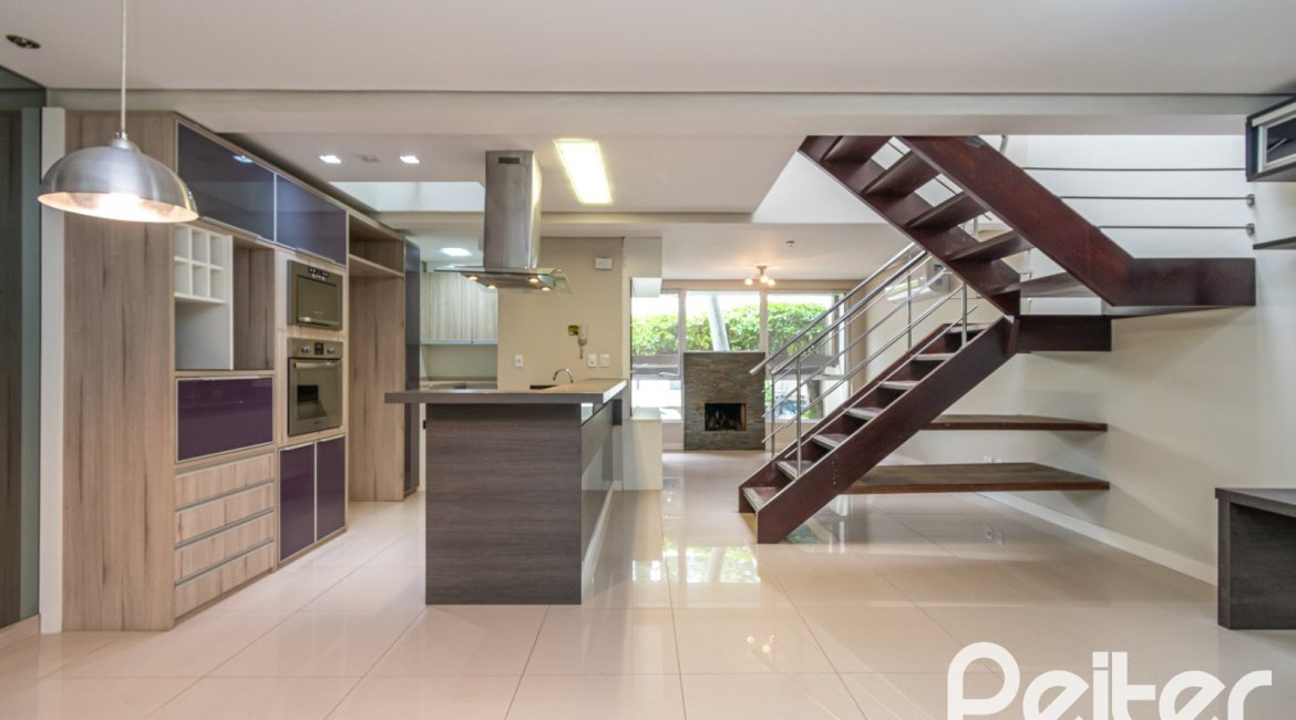 Casa em Condomínio à venda com 177m², 3 dormitórios, 1 suíte, 2 vagas, no bairro Ipanema em PORTO ALEGRE