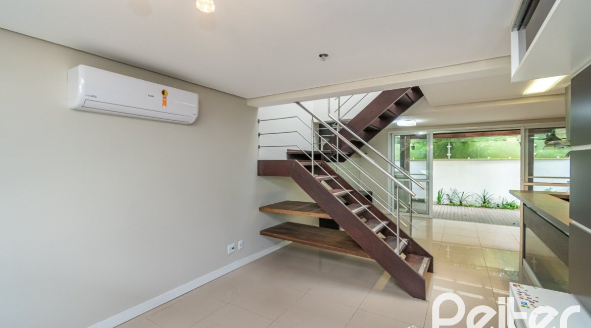 Casa em Condomínio à venda com 177m², 3 dormitórios, 1 suíte, 2 vagas, no bairro Ipanema em PORTO ALEGRE