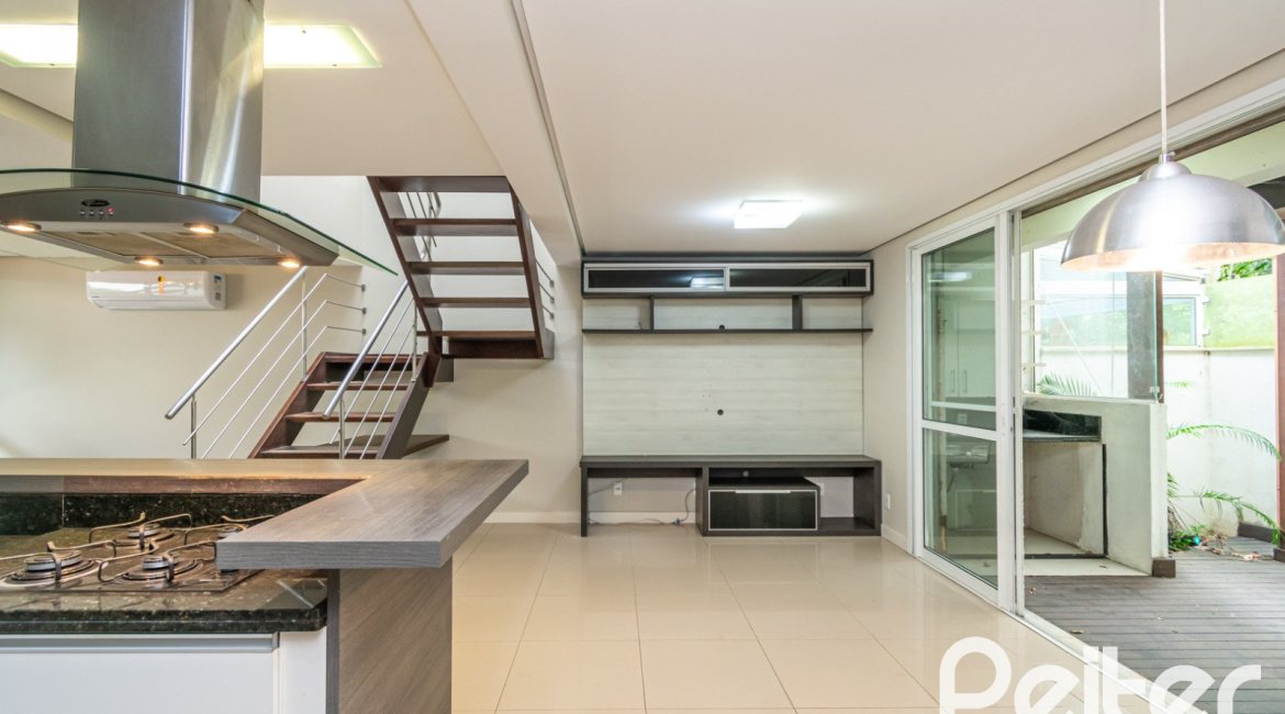 Casa em Condomínio à venda com 177m², 3 dormitórios, 1 suíte, 2 vagas, no bairro Ipanema em PORTO ALEGRE