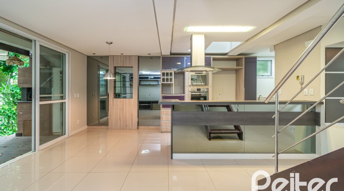 Casa em Condomínio à venda com 177m², 3 dormitórios, 1 suíte, 2 vagas, no bairro Ipanema em PORTO ALEGRE