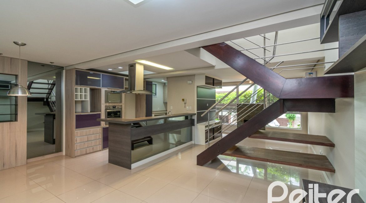 Casa em Condomínio à venda com 177m², 3 dormitórios, 1 suíte, 2 vagas, no bairro Ipanema em PORTO ALEGRE