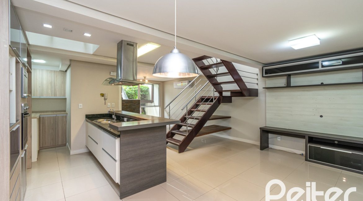 Casa em Condomínio à venda com 177m², 3 dormitórios, 1 suíte, 2 vagas, no bairro Ipanema em PORTO ALEGRE