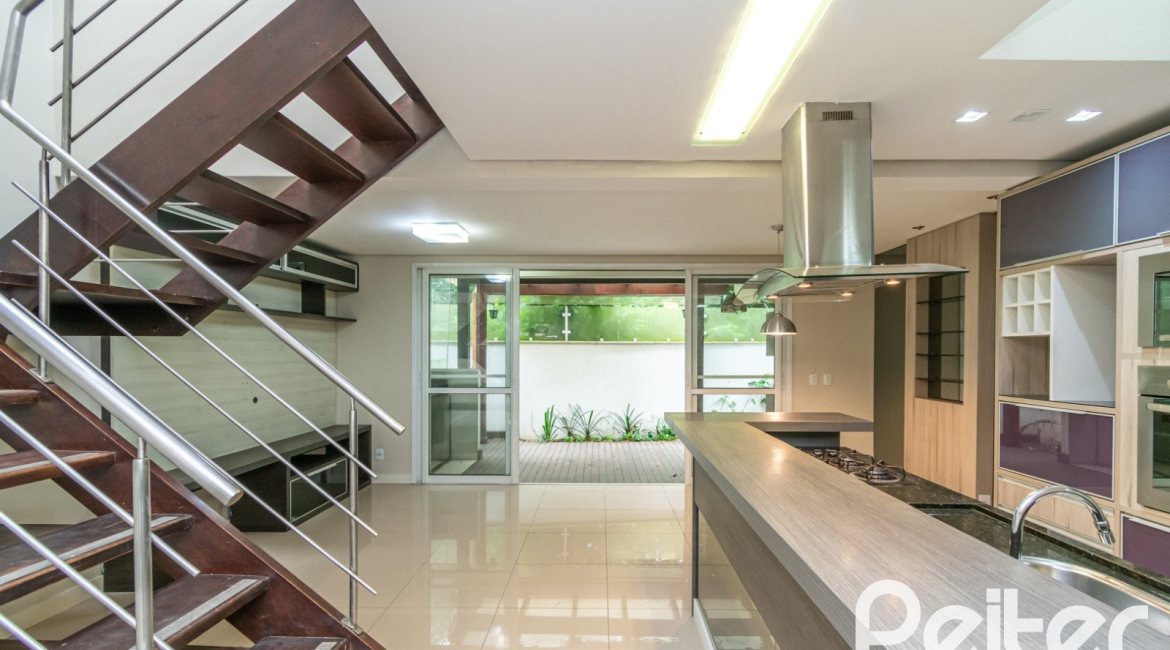 Casa em Condomínio à venda com 177m², 3 dormitórios, 1 suíte, 2 vagas, no bairro Ipanema em PORTO ALEGRE