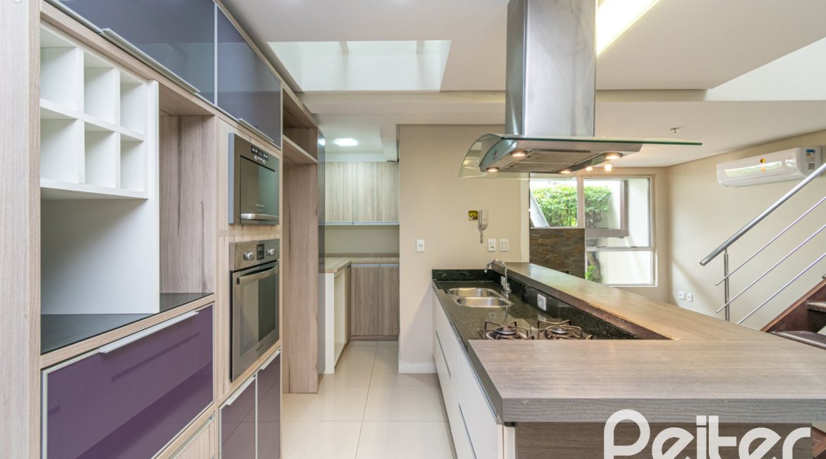 Casa em Condomínio à venda com 177m², 3 dormitórios, 1 suíte, 2 vagas, no bairro Ipanema em PORTO ALEGRE