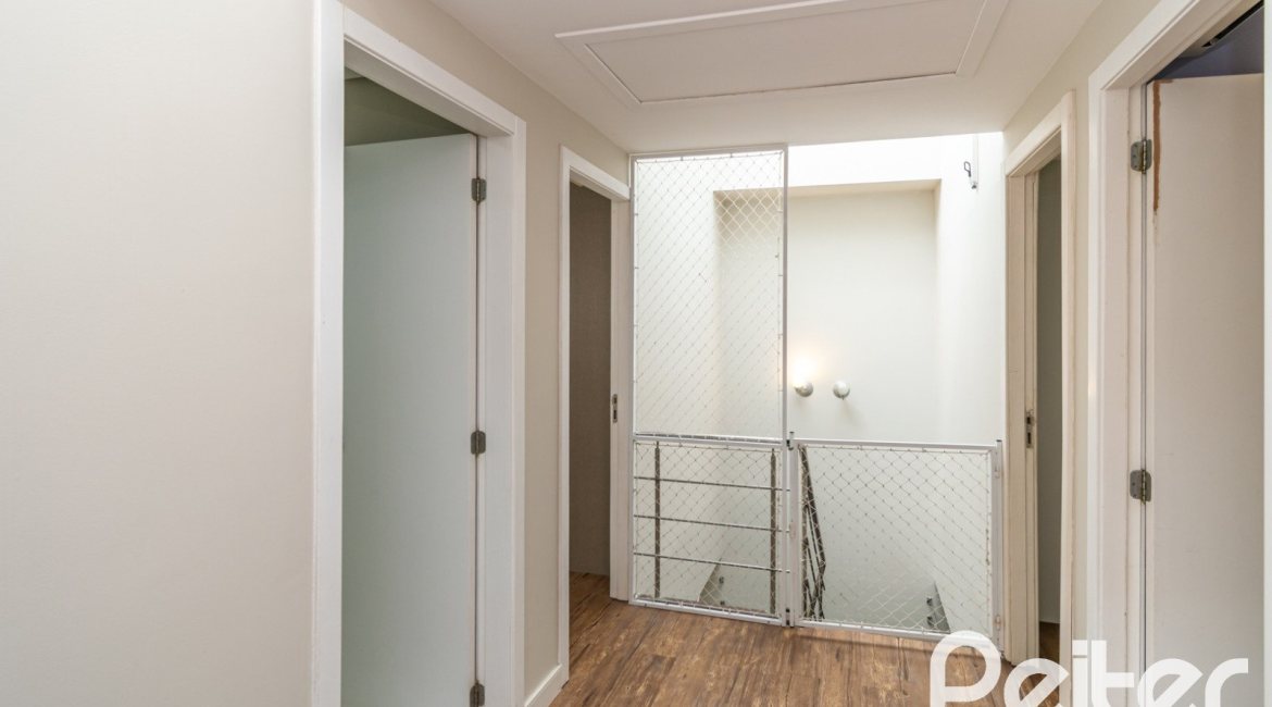 Casa em Condomínio à venda com 177m², 3 dormitórios, 1 suíte, 2 vagas, no bairro Ipanema em PORTO ALEGRE